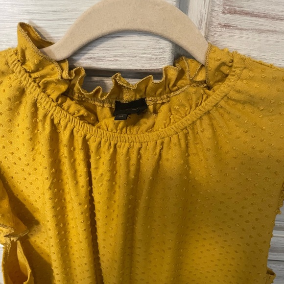 Bundle of 3 women’s sleeveless shirts - Picture 3 of 10